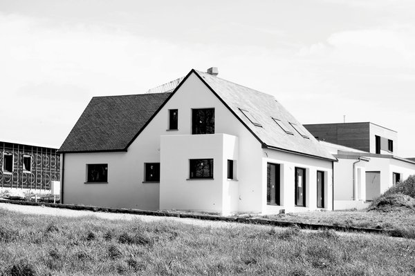 Exploring the Impact of the Electric Vehicle Surge on London Homes with Parking Amenities